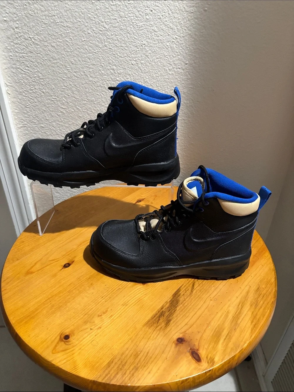 Nike Black and Blue Boys High-Top Lace-Up Sneakers 4.5Y